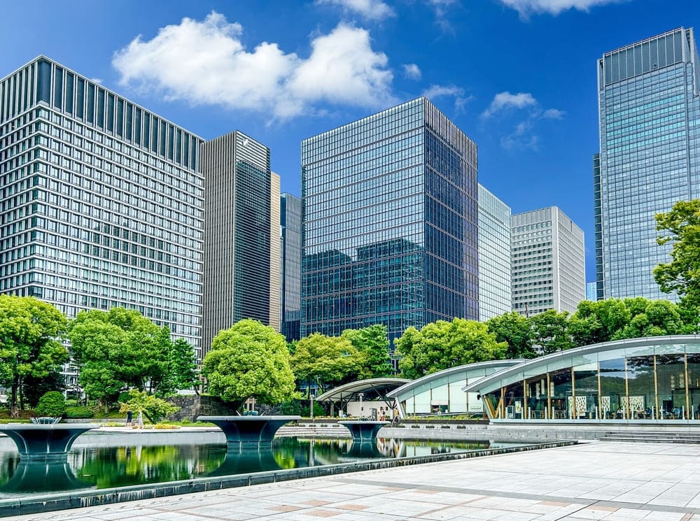 施設警備はきついの？現場スタッフの体験談や仕事選びのポイントを解説